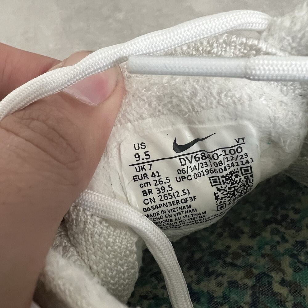 Nike Air VaporMax 2023 Flyknit Womens 9.5 White Athletic Shoes DV6840-100 - Picture 6 of 6